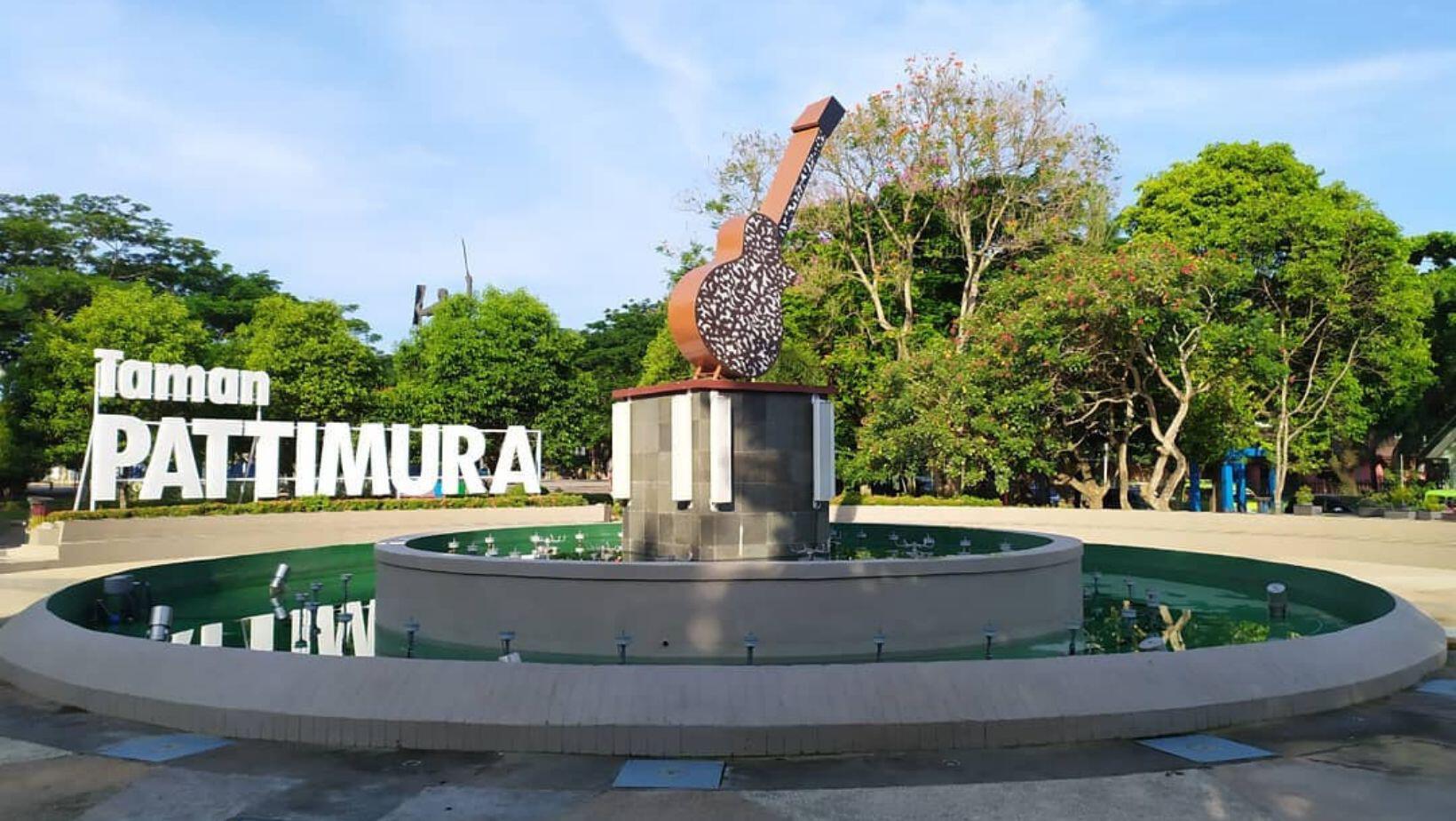 taman-pattimura-di-ambon-atourin