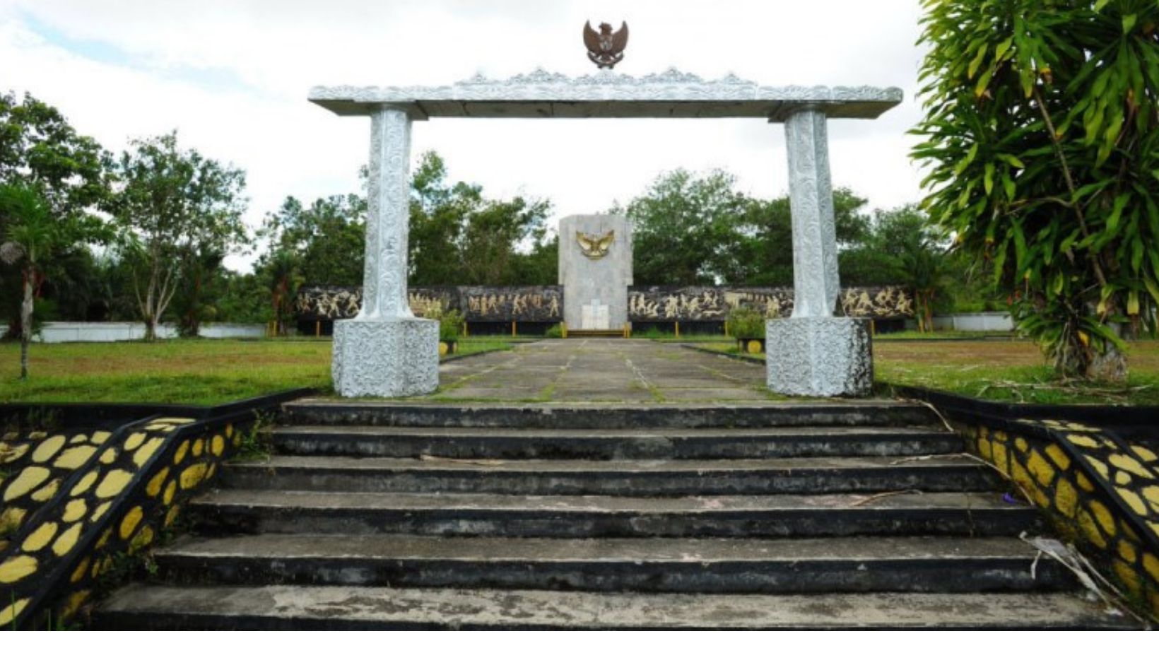 Makam Juang Mandor Di Landak | Atourin