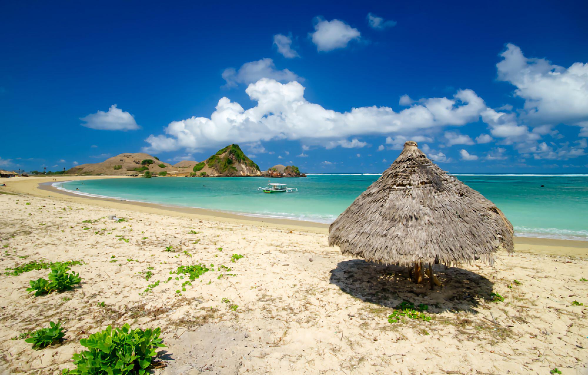 Camping Asyik Di Pantai Seger Lombok
