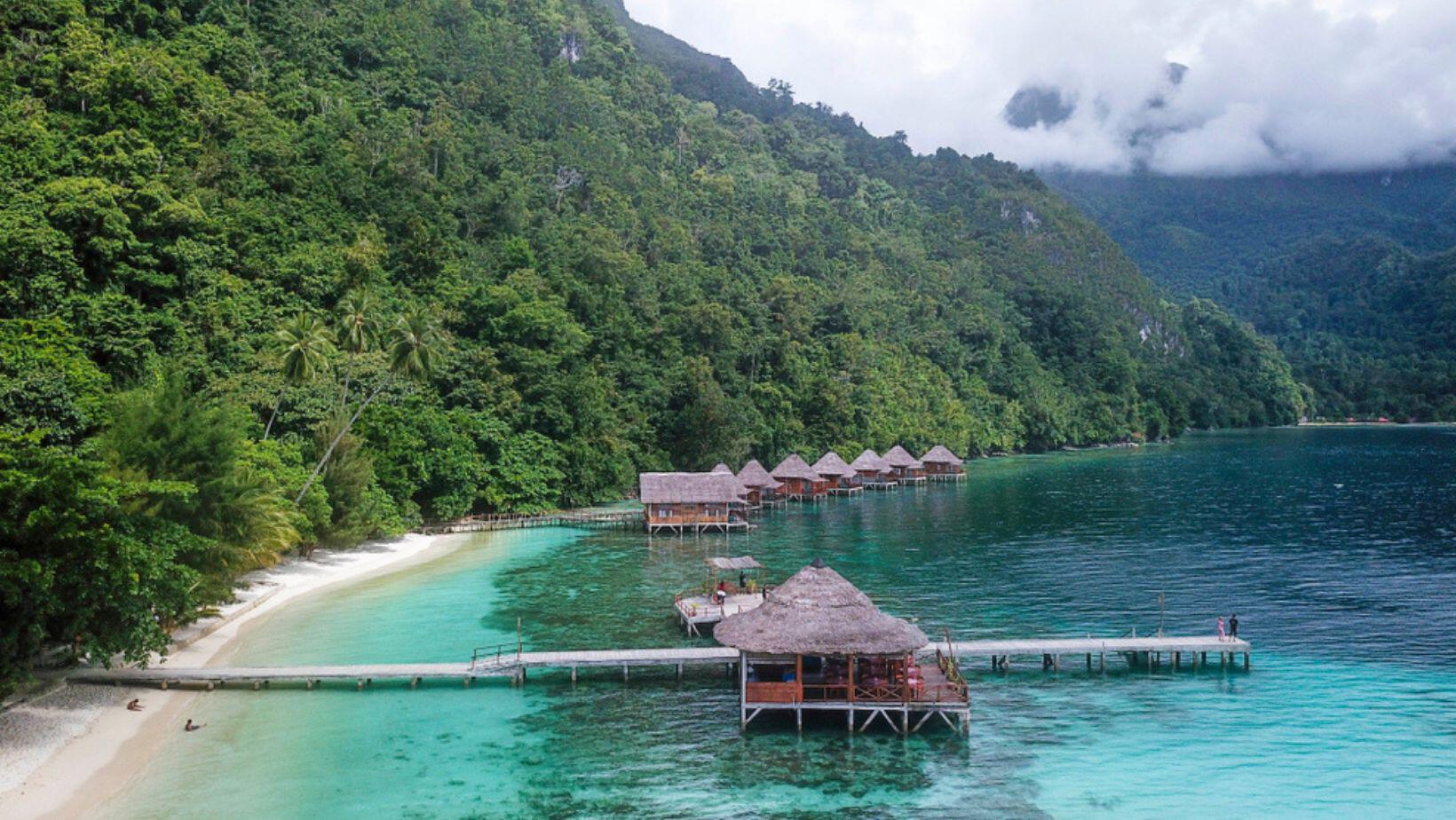 Pantai Ora di Maluku Tengah | Atourin