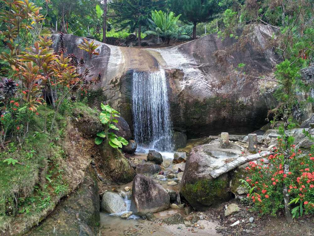 Air Terjun Gunung Ranai Di Natuna Atourin