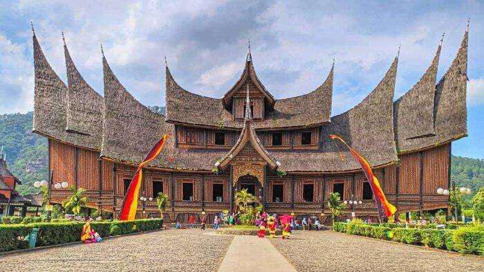 Istana Pagaruyung di Tanah Datar | Atourin